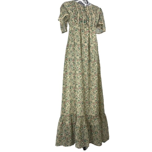 Jinty’s of London Vintage Cottage Core Small Floral Pattern Flutter Sleeve Dress - Picture 1 of 16
